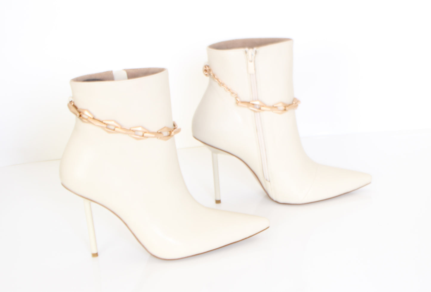 PINO VERDE Booties with Chain
