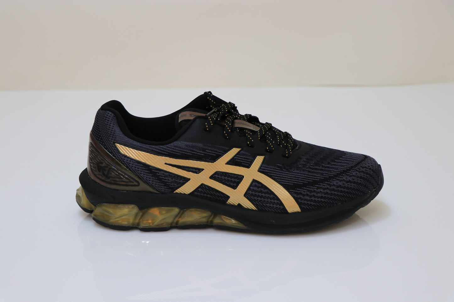 ASICS Quantum 180