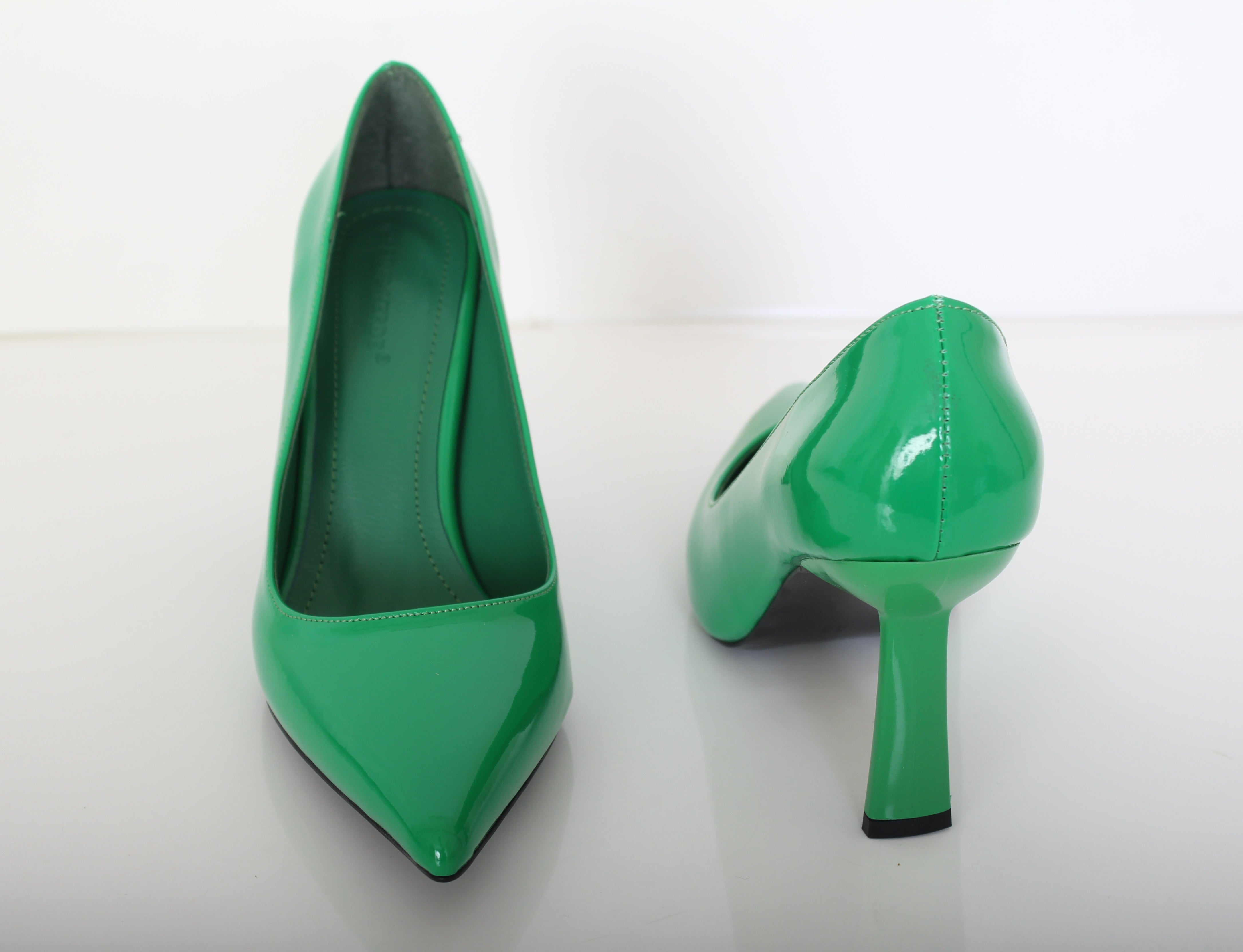 Green patent clearance leather pumps