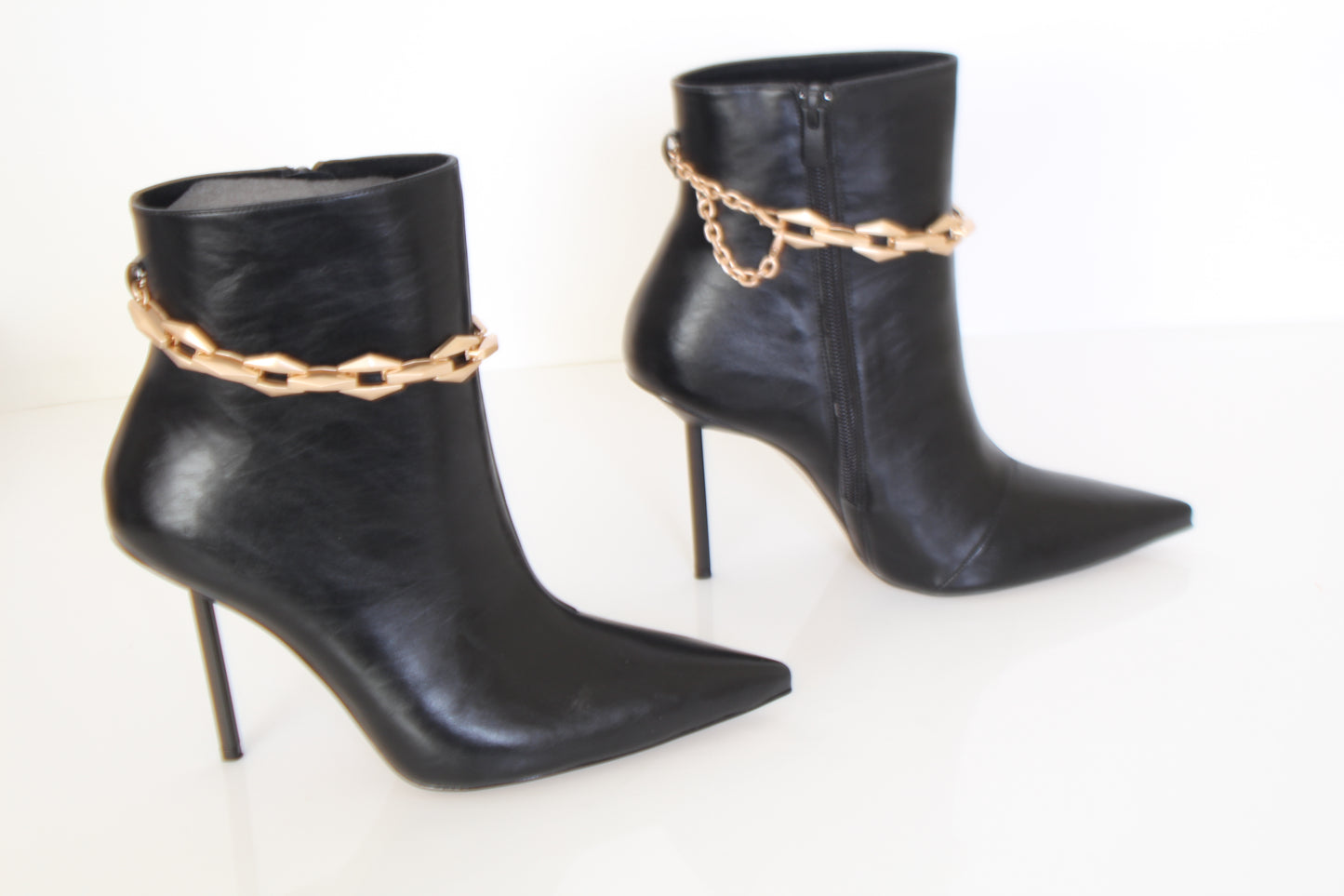 PINO VERDE Booties with Chain