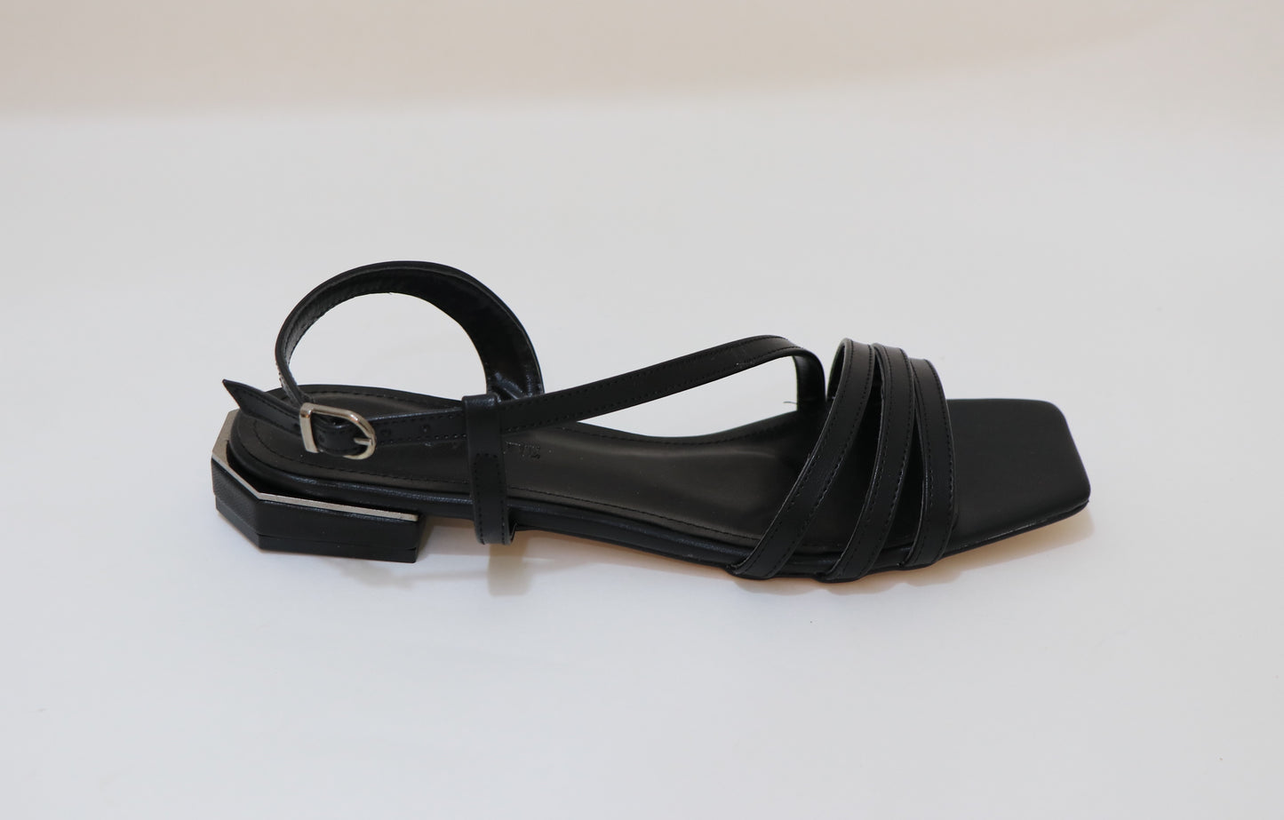 PINO VERDE Flat Sandals