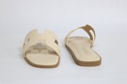 FLAT SLIPPERS