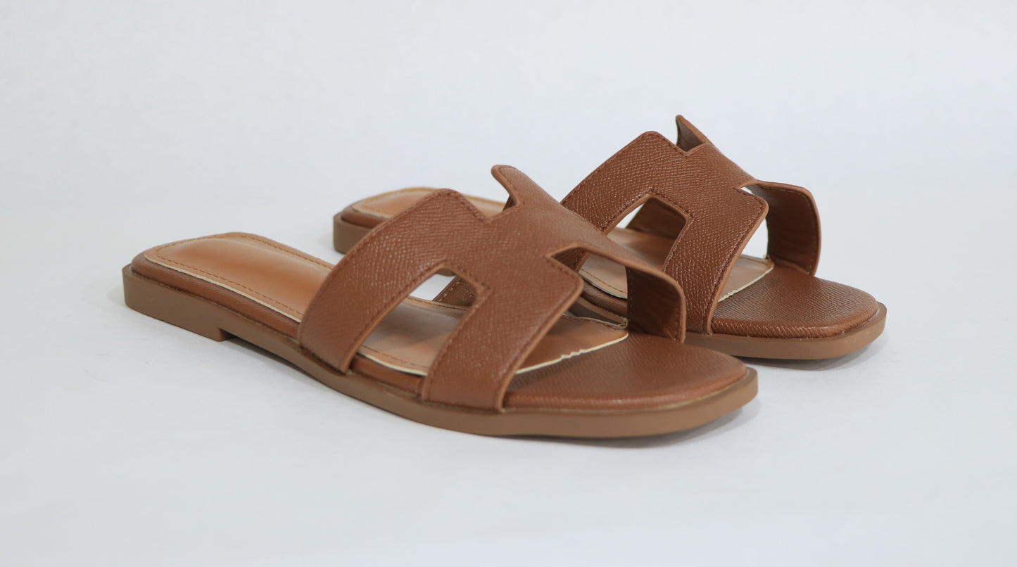 FLAT SLIPPERS