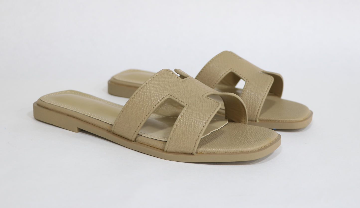 FLAT SLIPPERS