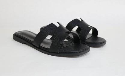 FLAT SLIPPERS