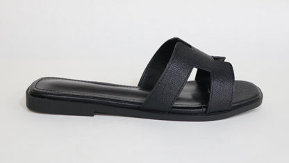 FLAT SLIPPERS