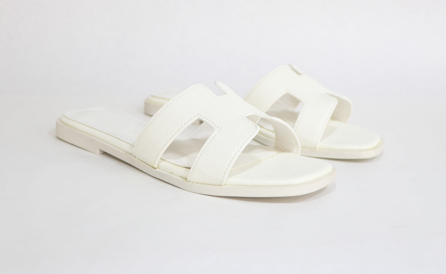 FLAT SLIPPERS