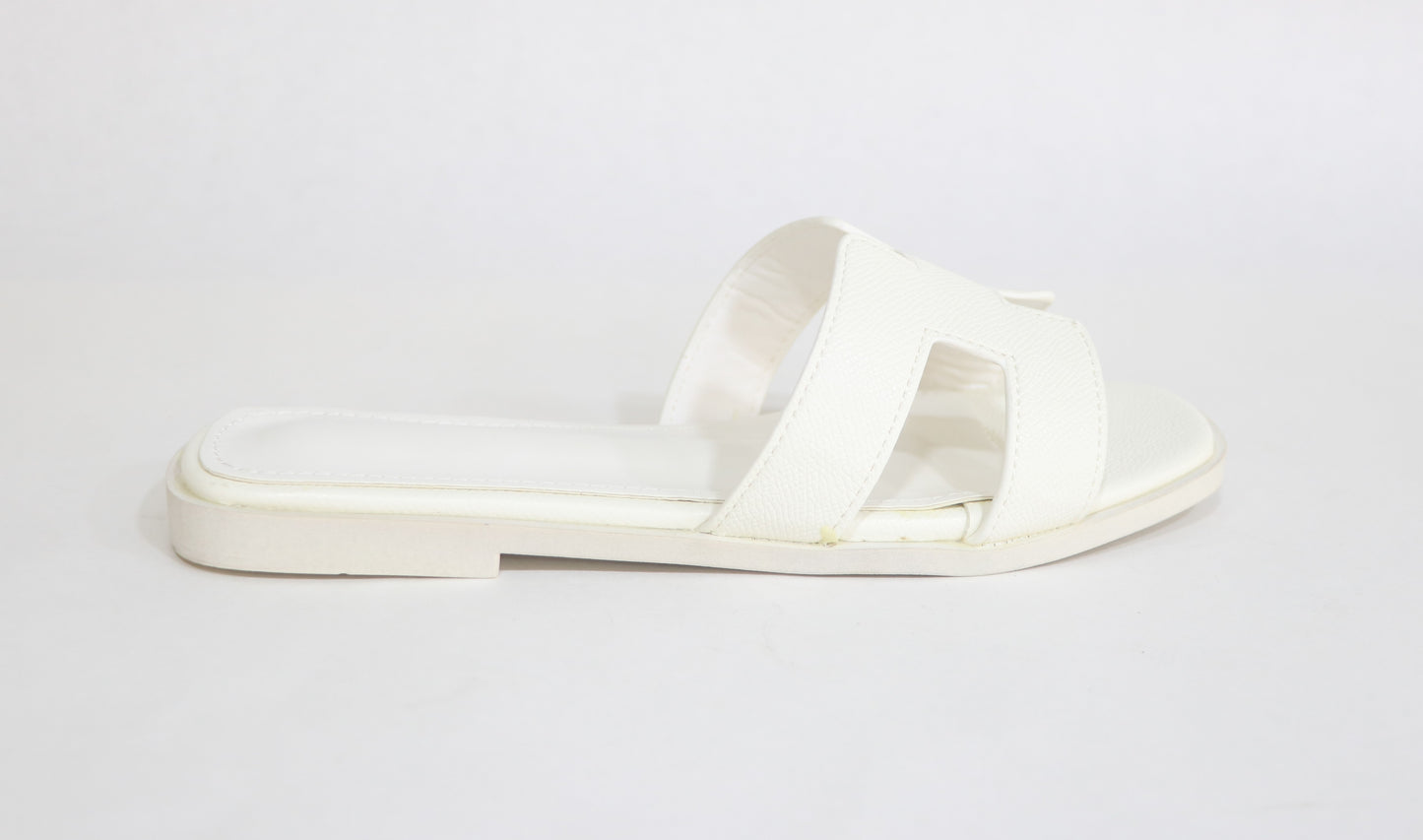 FLAT SLIPPERS