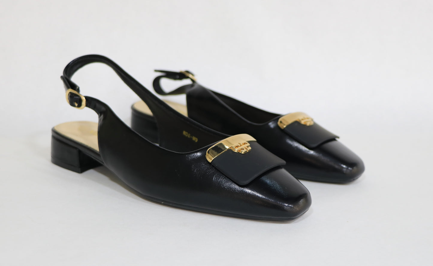 CLOSED SANDAL