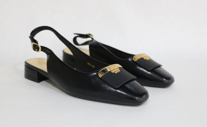 CLOSED SANDAL