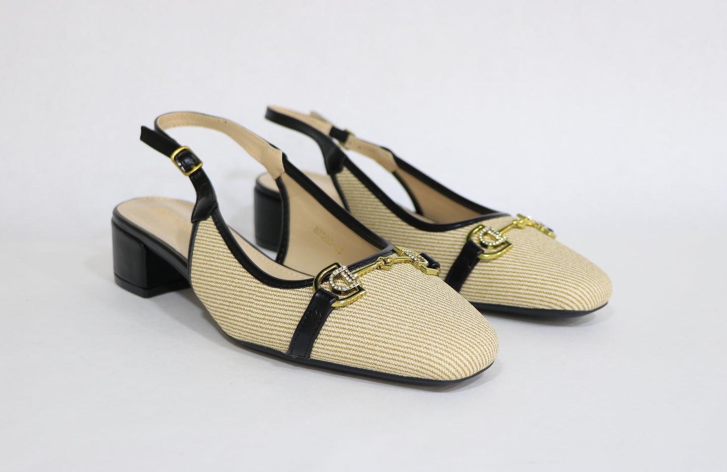 CLOSED SANDAL