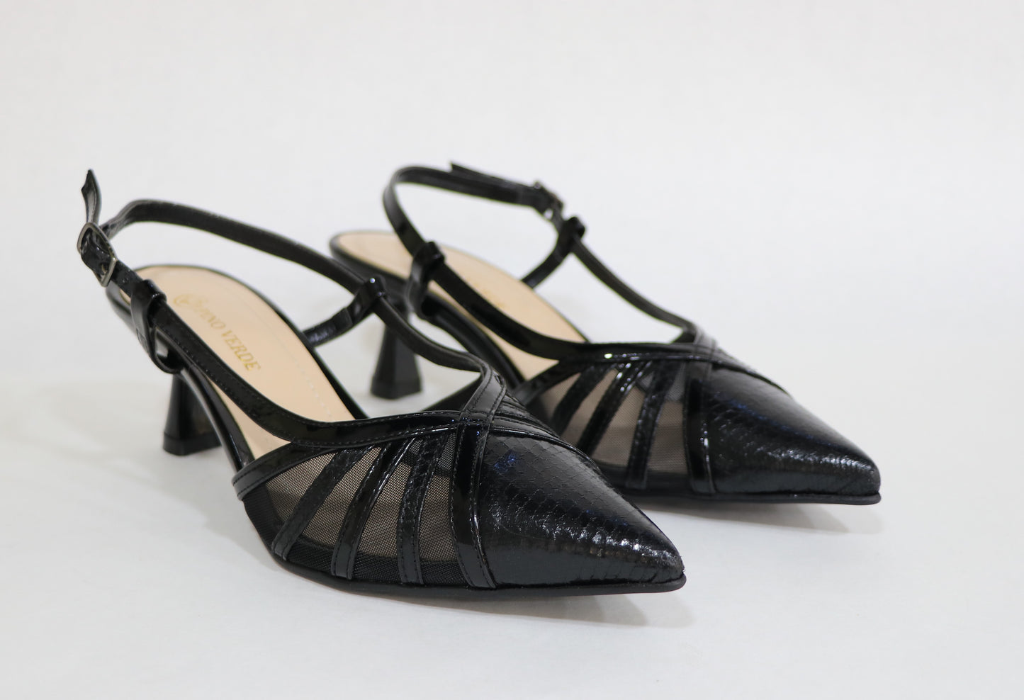 CLOSED SANDAL