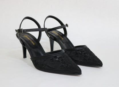 CLOSED SANDAL