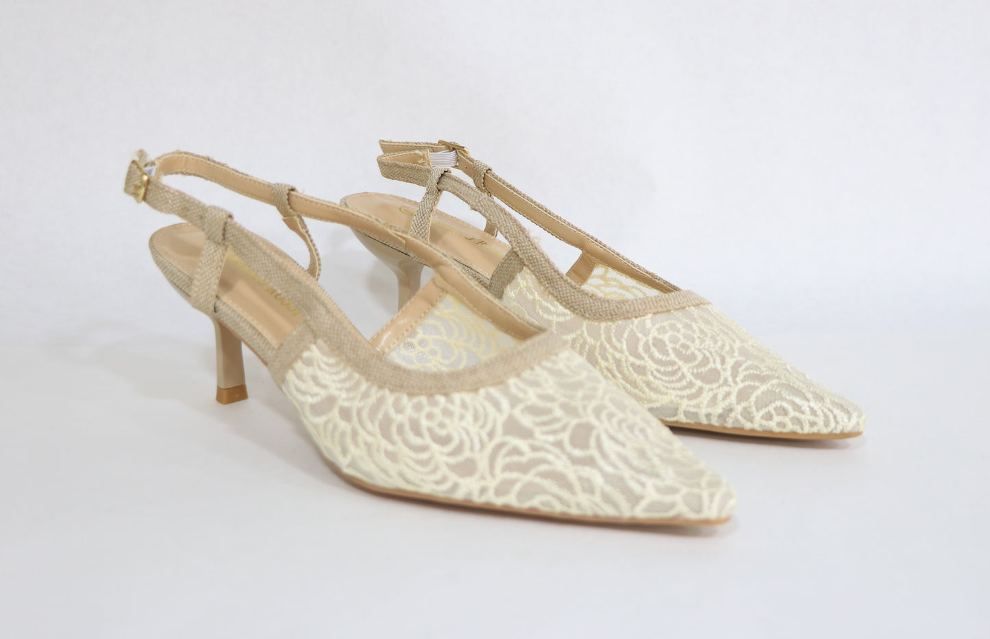 CLOSED SANDAL